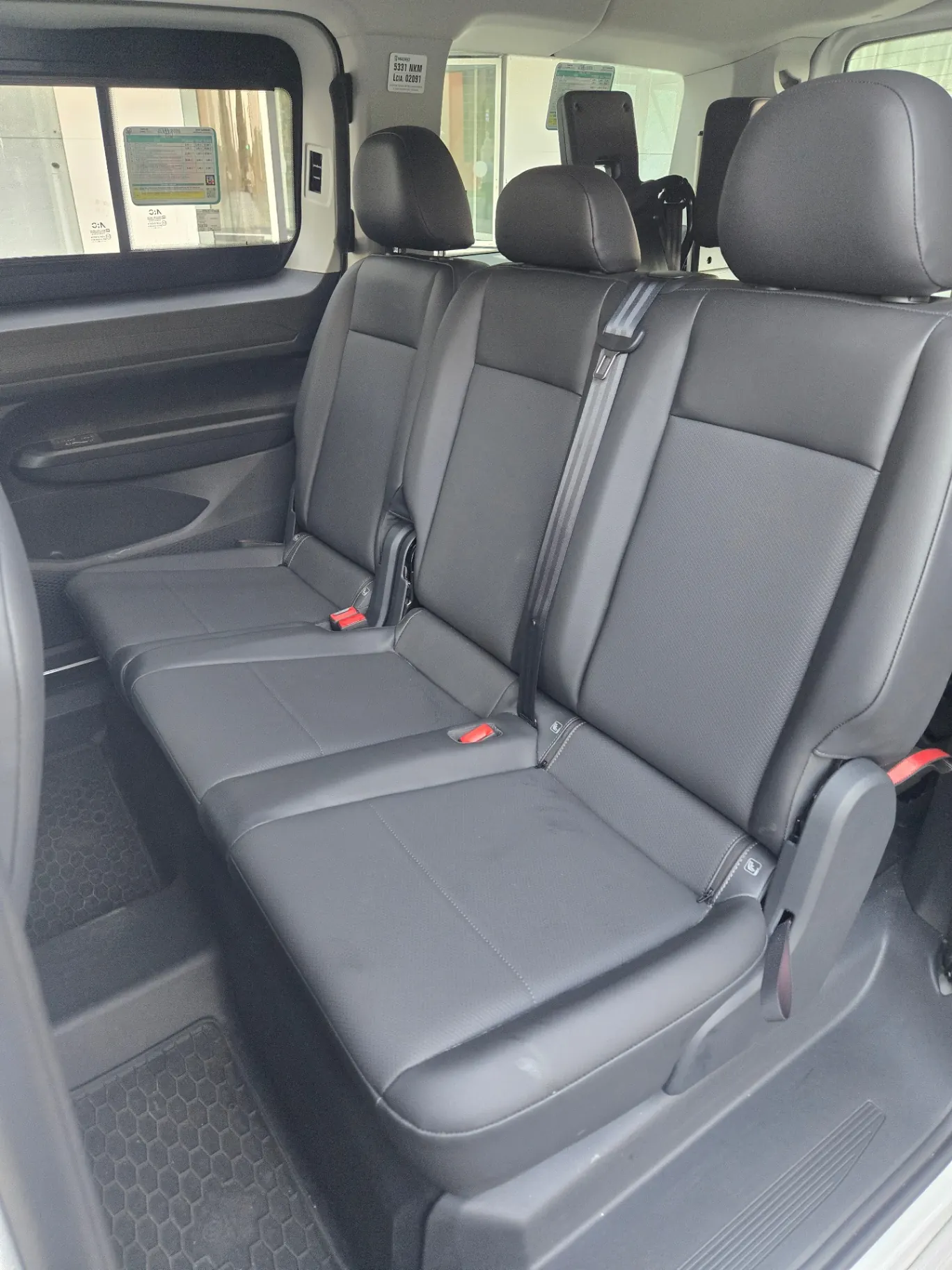 Tres plazas traseras del taxi de gran capacidad